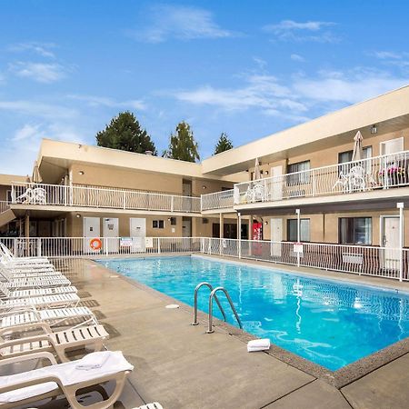 Siesta Suites Kelowna Exterior foto